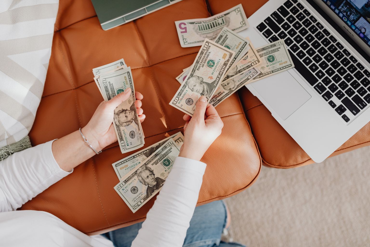 Cara Membangun Passive Income melalui Produk Digital
